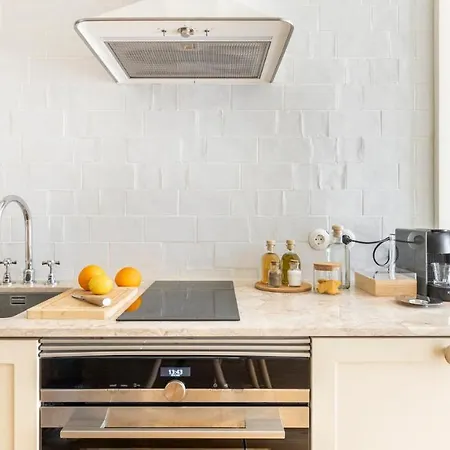 Plum Guide - Bedrock Maze Apartment Lisbon